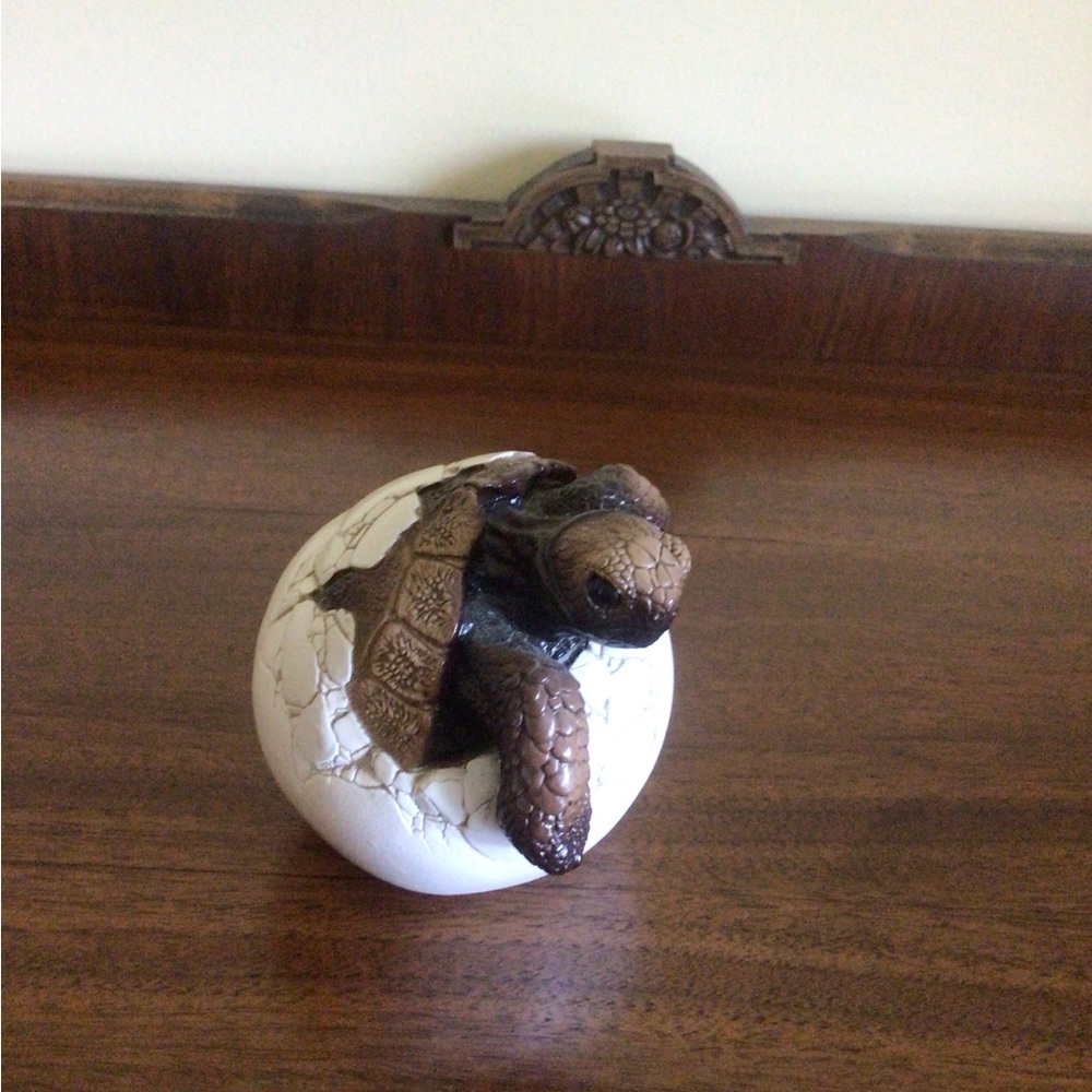 Windstone Editions Hatching Turtle Figurine